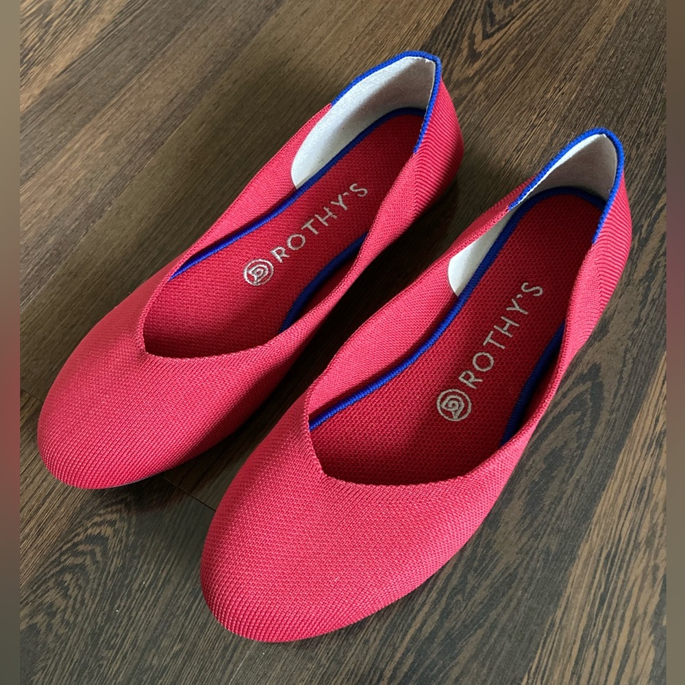 NWOT Rothy's Woven Round Flats or Women's 8 Vibrant Red with Blue Trim